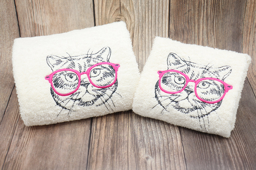 Asciugamani gatto con occhiali fuxia - Il filo di Arianna