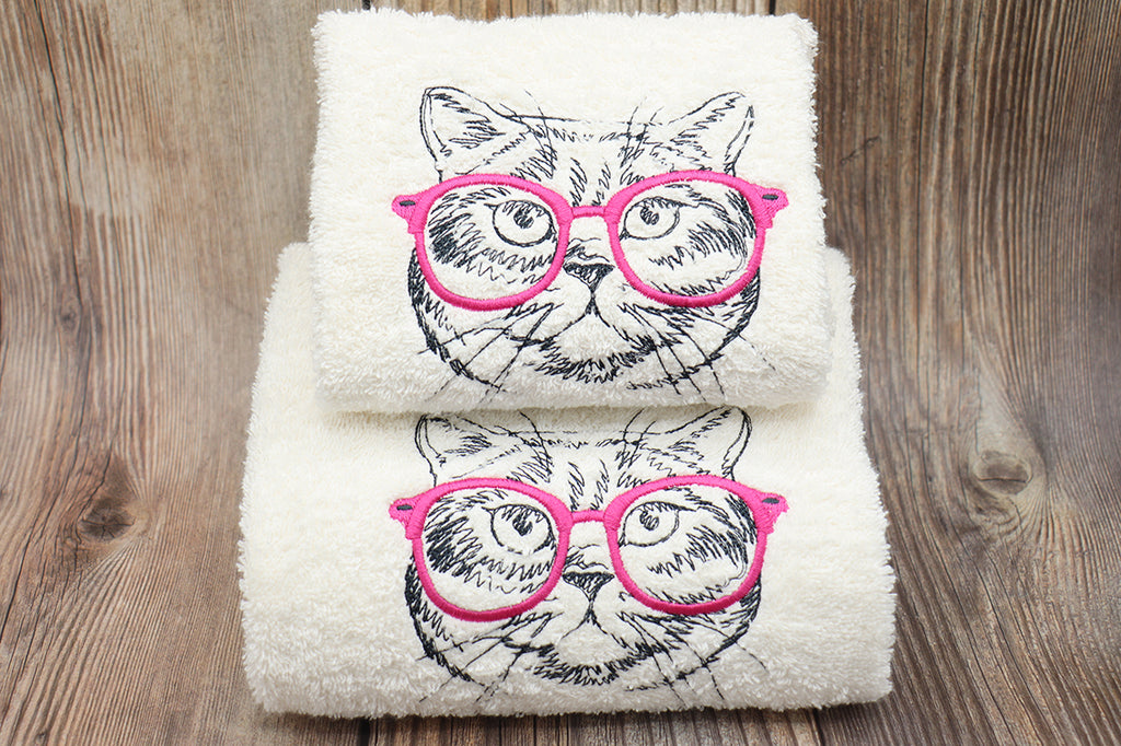 Asciugamani gatto con occhiali fuxia - Il filo di Arianna