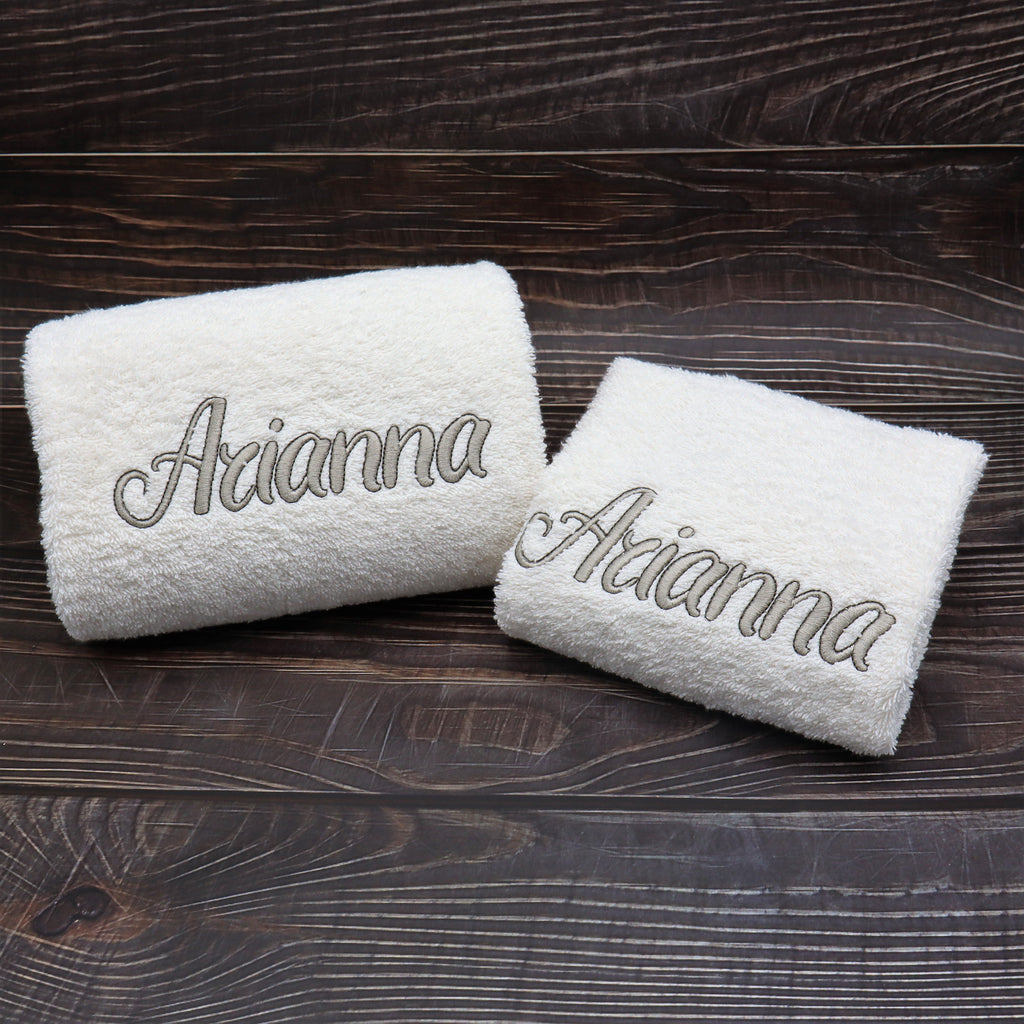 Asciugamani con nome ricamato - Il filo di Arianna